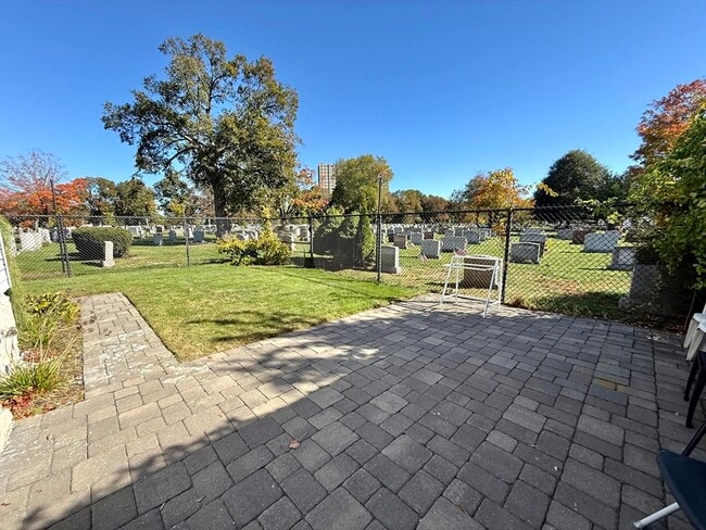 Building Photo - 89 Grove St