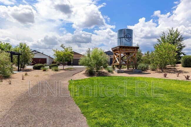 Building Photo - 1380 Warbler Wy