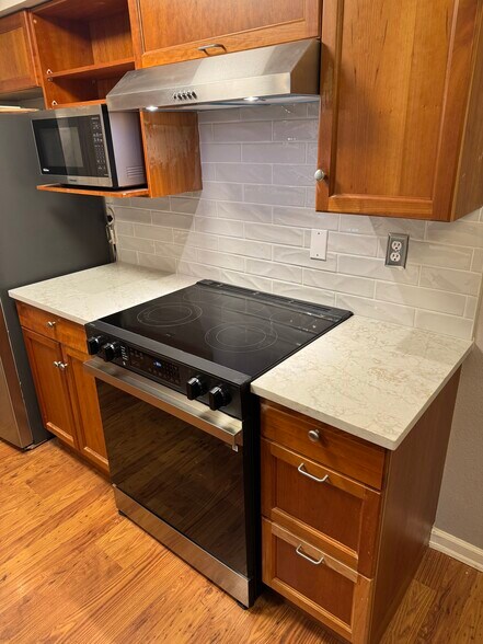 Building Photo - 17302 NE 45th St