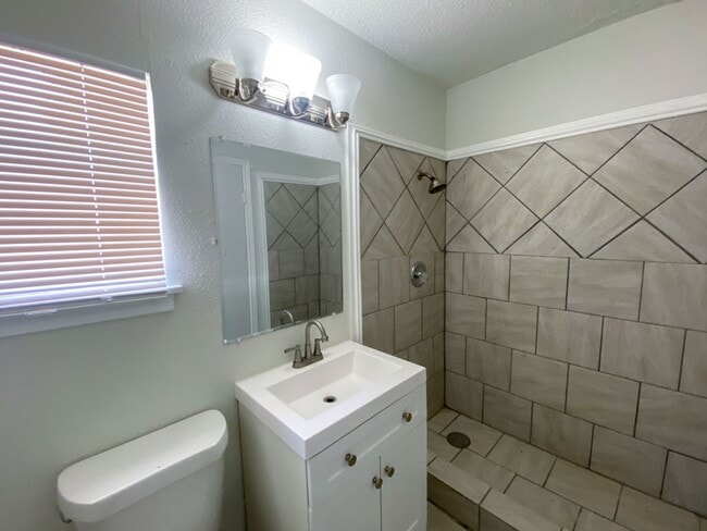 Building Photo - 3BED/2BATH HOUSE FOR RENT AVAILABLE NOW! *...