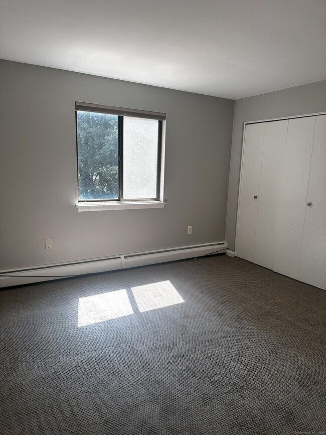 Building Photo - 100 Oxbow Dr