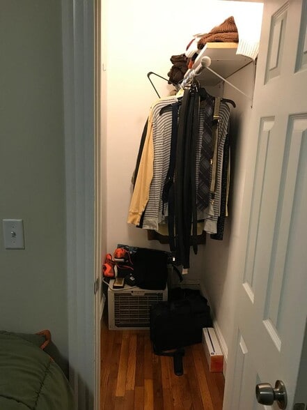 Building Photo - 61 Park Dr