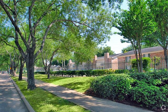 Primary Photo - 8950 Glencrest