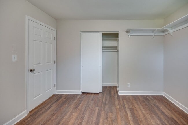 Building Photo - 405 Figuers Dr