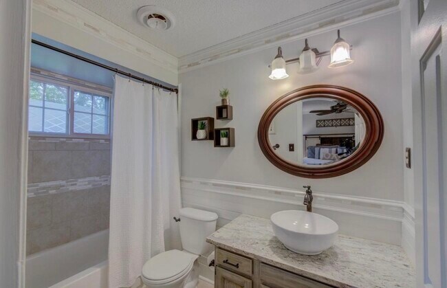 Building Photo - 8327 Poplar Pike