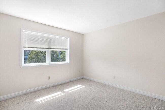 Building Photo - 113 Leeward Ln