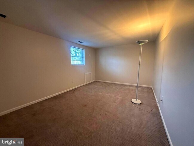 Building Photo - 1 Crotona Ct