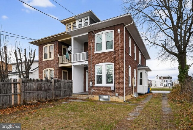 Building Photo - 990 Mt Rose Ave