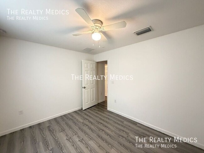 Building Photo - 15137 SW 61st Ct