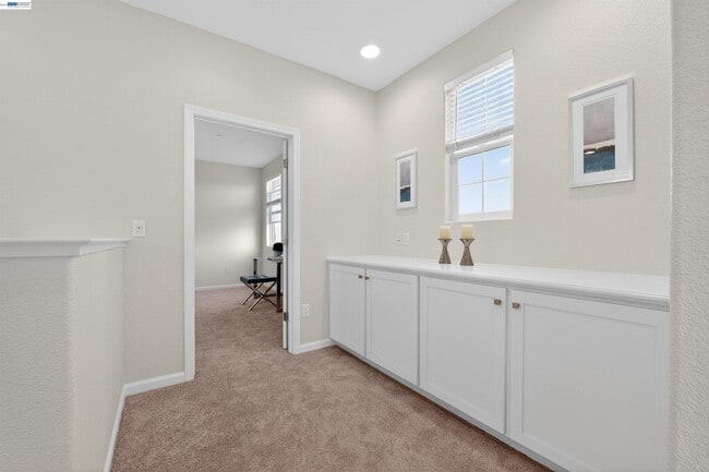 Building Photo - 1005 S Fowler Ln