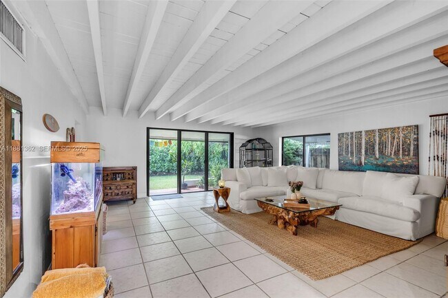 Building Photo - 1642 SW 16th St