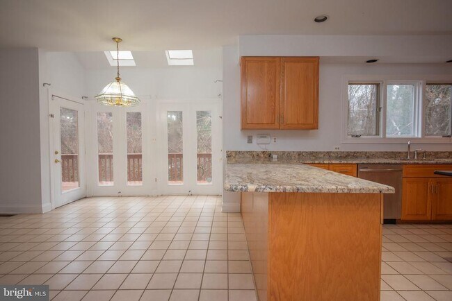 Building Photo - 9700 Grenadier Ct