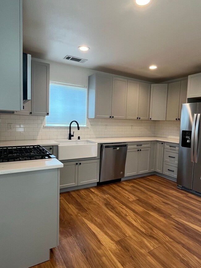 Building Photo - 1129 Stewart Ave