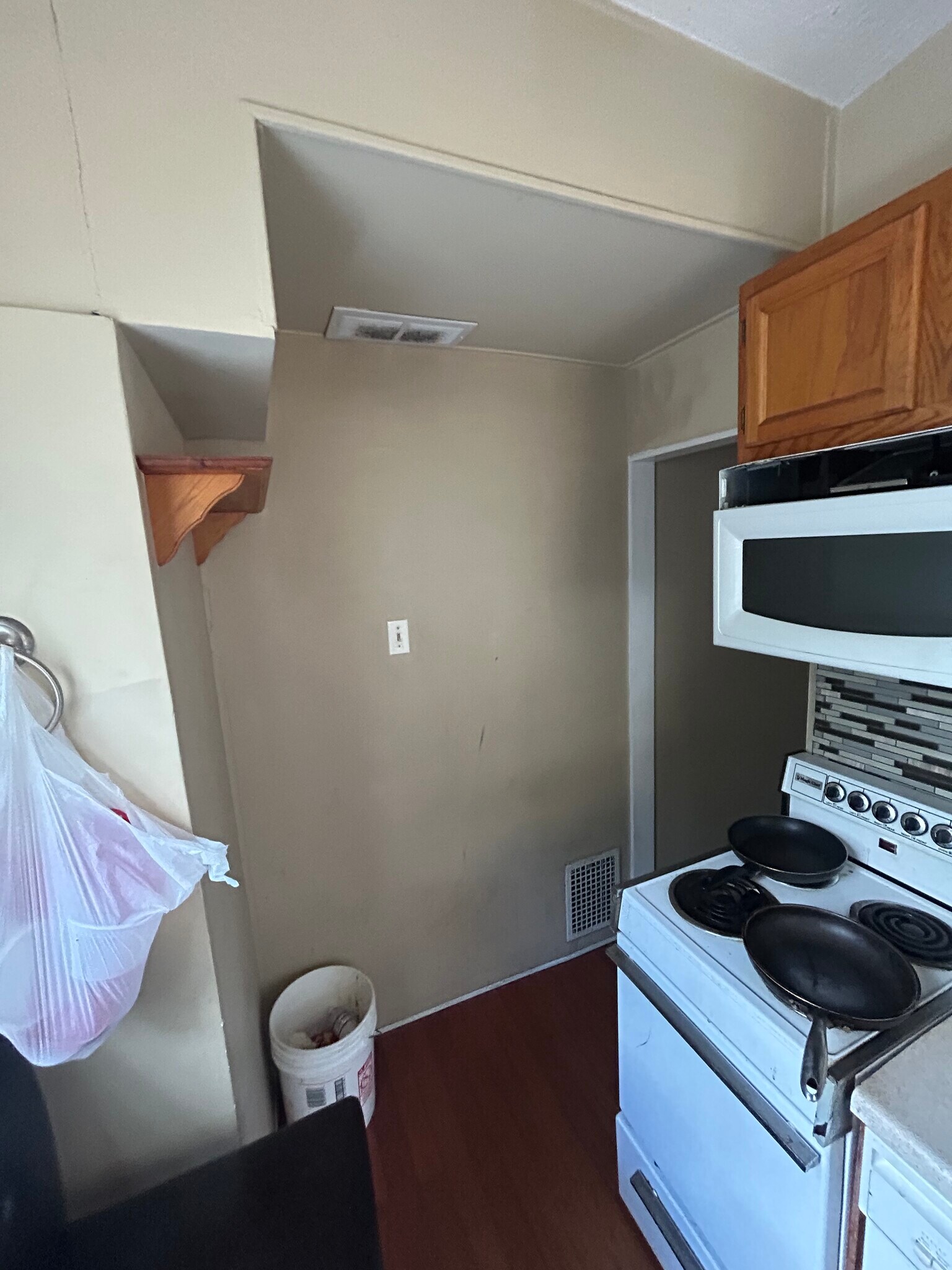 Building Photo - 225 Bosley St