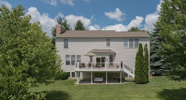Building Photo - Beautiful large 4 bedroom Home