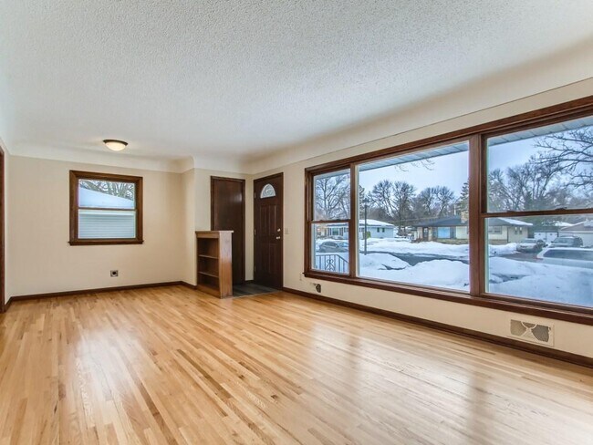 Building Photo - 12625 Monterey Ave S