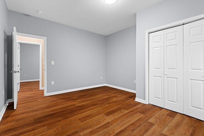 Building Photo - $500 OFF Special - 4Bd/ 2Bath Ranch Style home mins from Downtown Burlington
