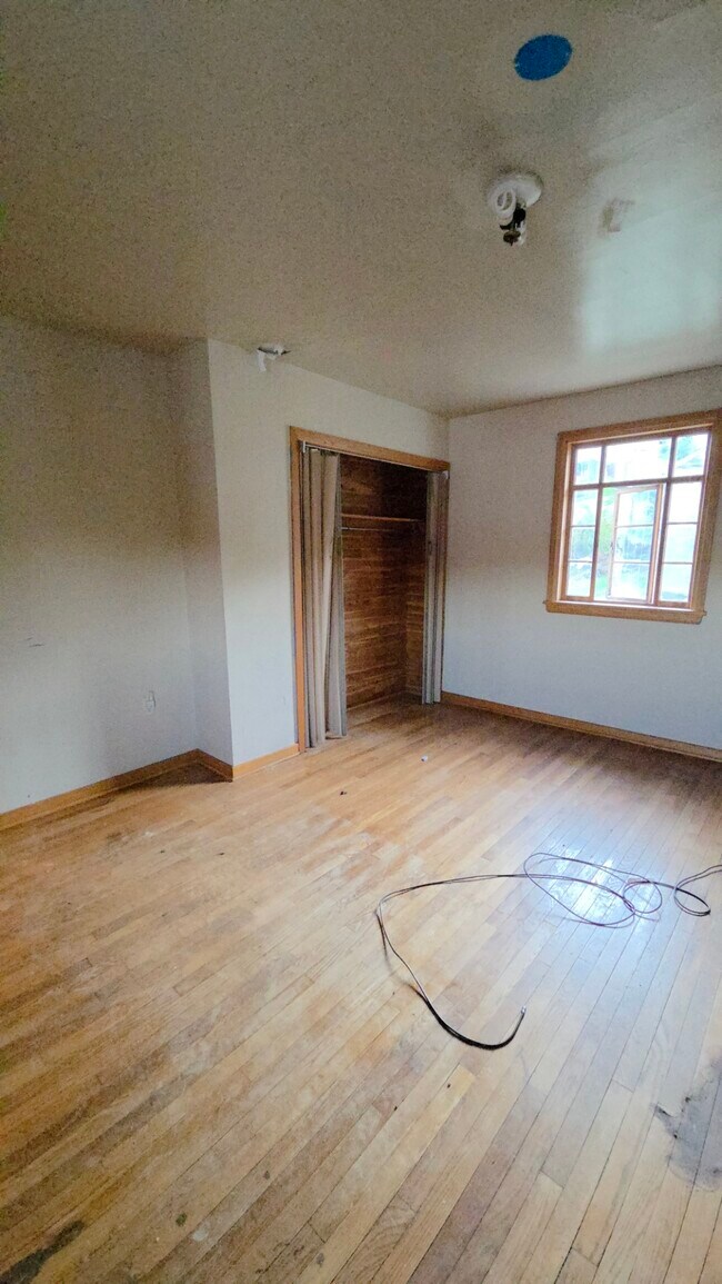 Building Photo - 325 Glenn St