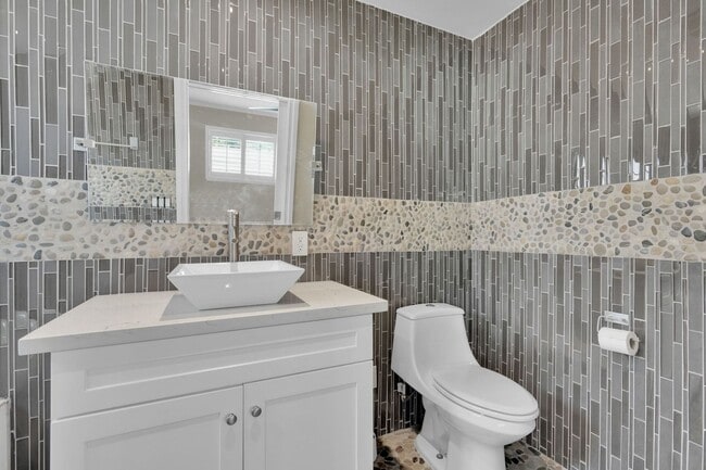 Building Photo - Fully Remodeled 4-Bedroom Single-Story ADU...