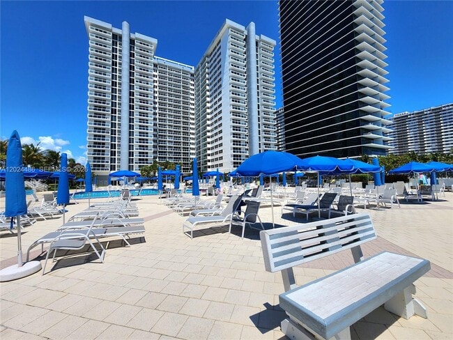Building Photo - 2030 S Ocean Dr