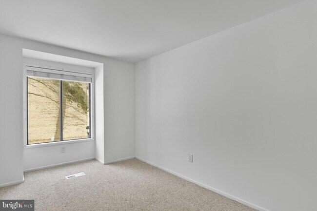 Building Photo - 8619 Welbeck Way