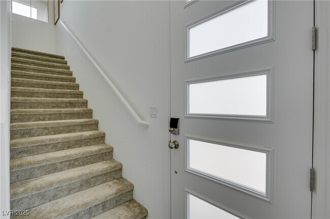 Building Photo - 600 Carriage Hill Dr