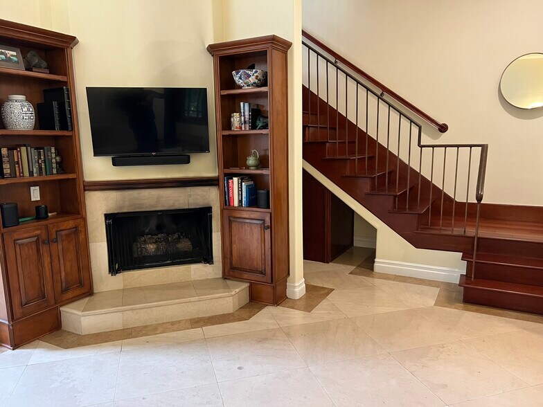 Building Photo - 1027 10th St