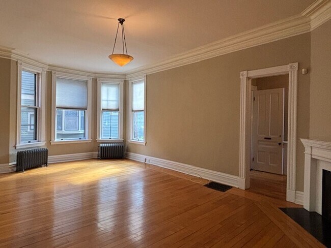 Building Photo - 462 Holly Ave