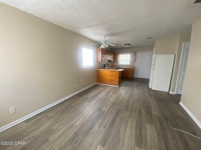 Building Photo - 1527 Grace Ave