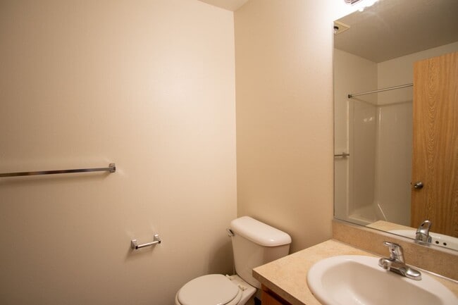 Building Photo - Garden Level 1 Bdr w/ Private Patio Ready ...