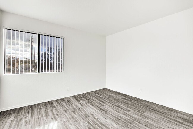 Building Photo - 2BD 2BTH B