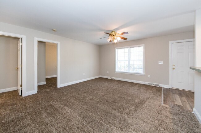 Building Photo - 814 King Arthur Dr