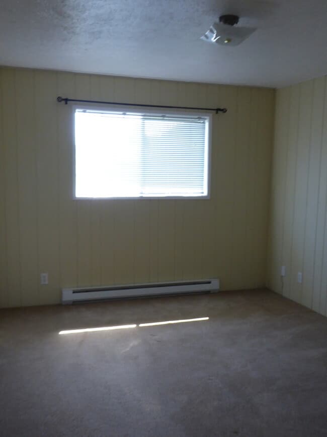 Building Photo - 2 Bd 1 bath remodeled duplex w/Garage in Winston