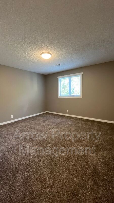 Building Photo - 320 Lincoln St