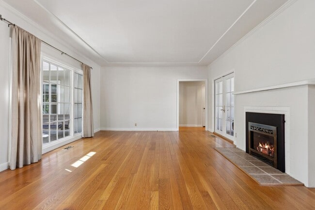 Building Photo - Beautifully Appointed Atherton Estate with Pool & Outdoor Entertaining