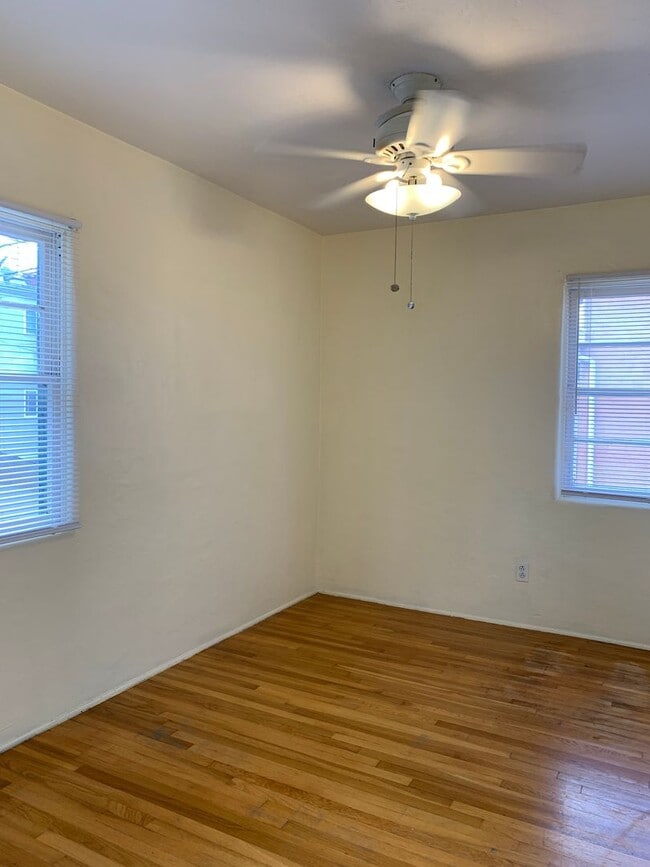 Building Photo - Spacious 1 bedroom