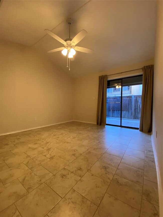 Building Photo - 1202 Thorpe Ln