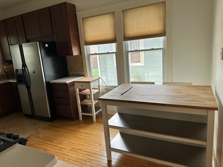 Kitchen 3 - 524 W Shore Dr