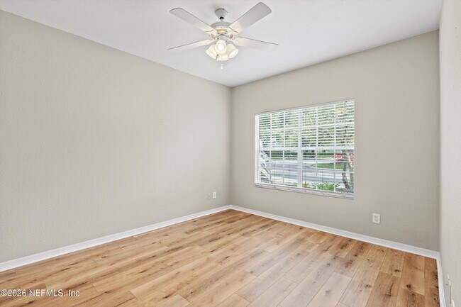 Building Photo - 13700 Richmond Park Dr N