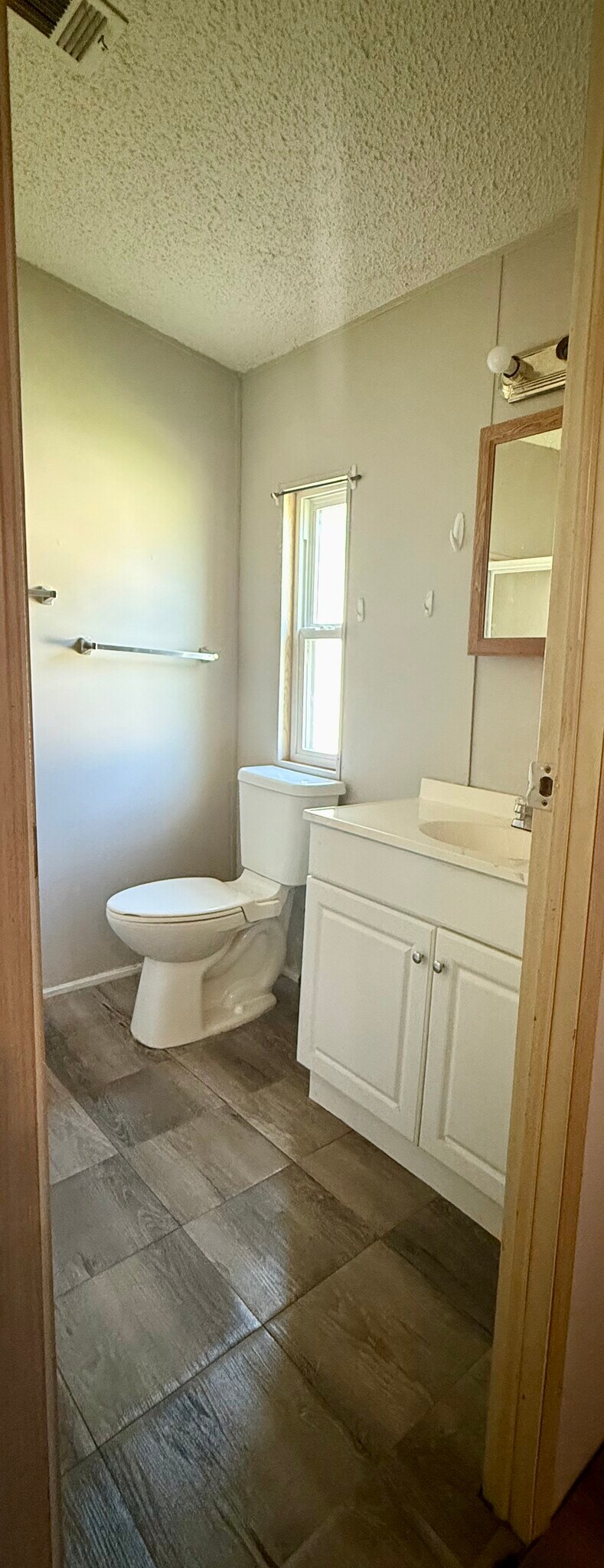 Master Bathroom - 16648 Daeza Dr