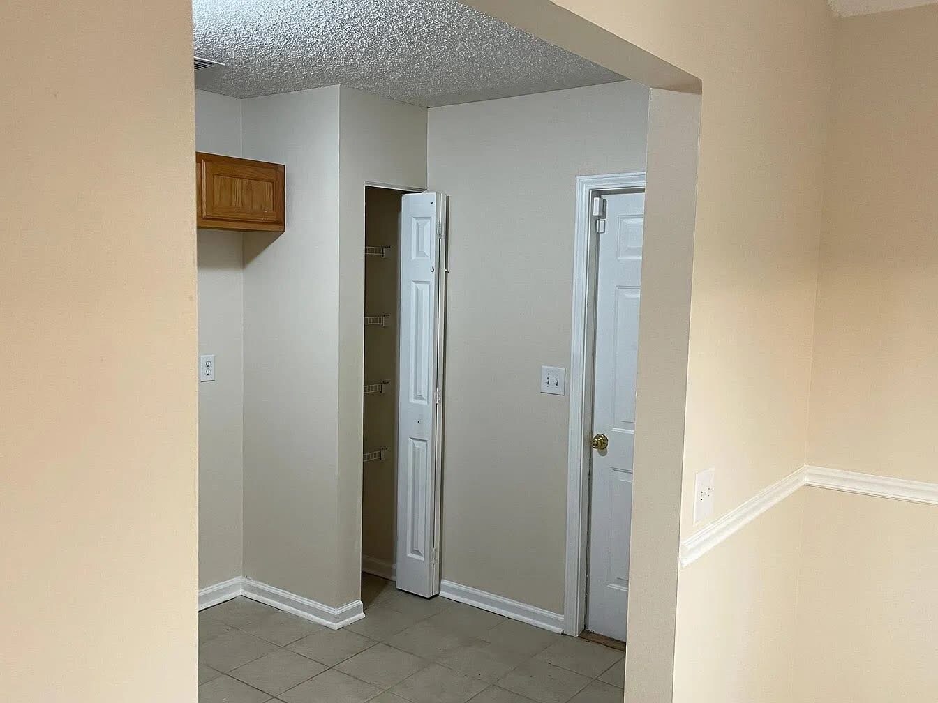 Building Photo - 329 Hallowes Dr E