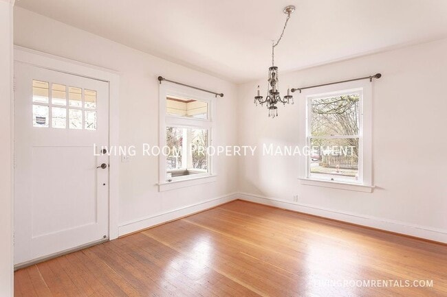 Building Photo - 2735 SE 25th Ave