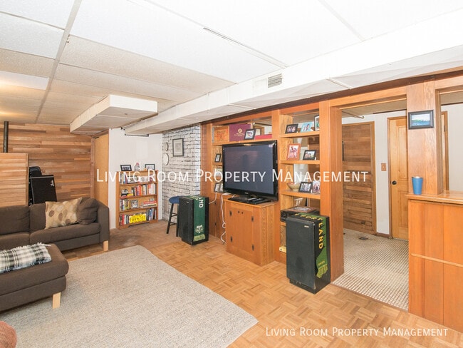 Building Photo - 8300 NE Tillamook St