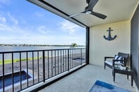 Building Photo - 132 Lakeshore Dr