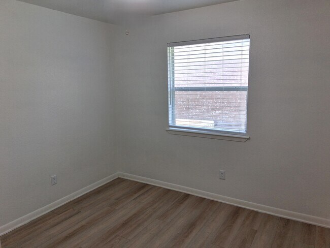 Building Photo - 418 Cottonwood Dr