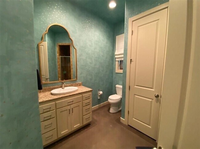 Building Photo - 17 W Augusta Ct