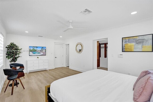 Building Photo - 725 Harrison St