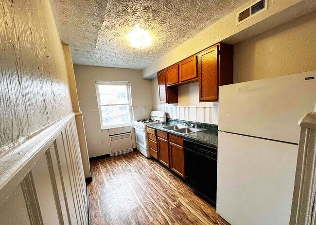 Interior Photo - Lowell 596