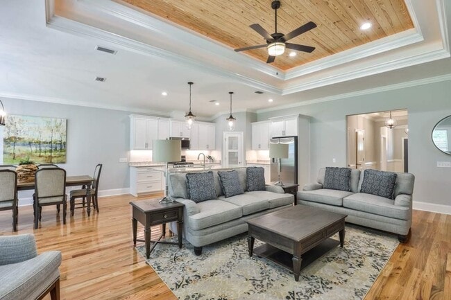 Building Photo - 2404 Sweet Valley Hts