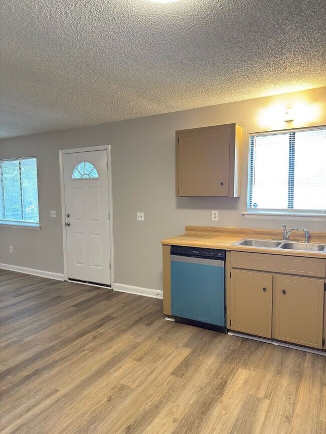 Building Photo - 107 Sea Parc St